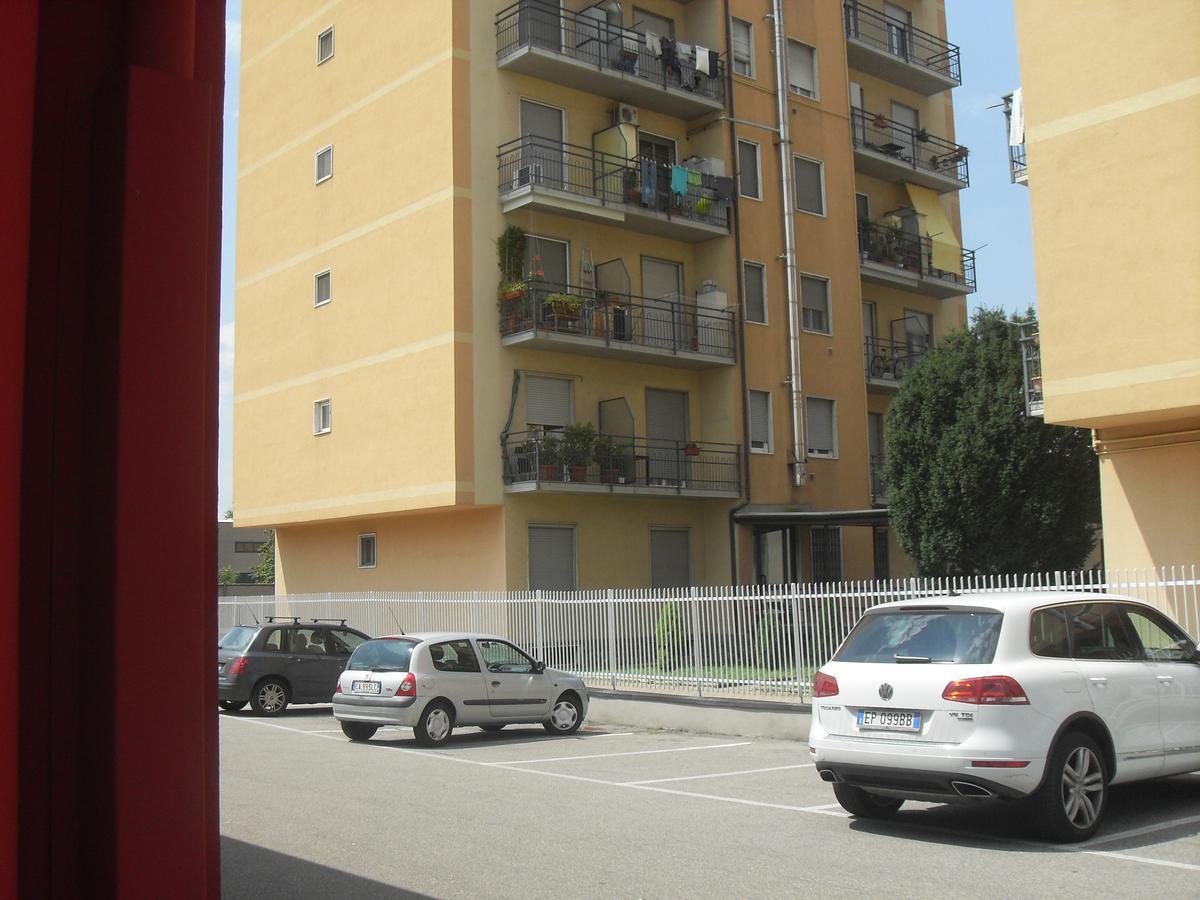 Bed and Breakfast Sempione 72 Pogliano Milanese Exterior foto